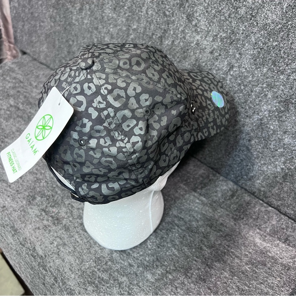 Gaiam Classic Leopard Fitness Hat - Picture 9 of 13